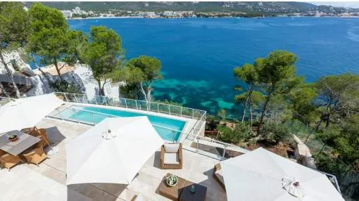 Luxury frontline villa in Torrenova Luxury frontline villa in Torrenova